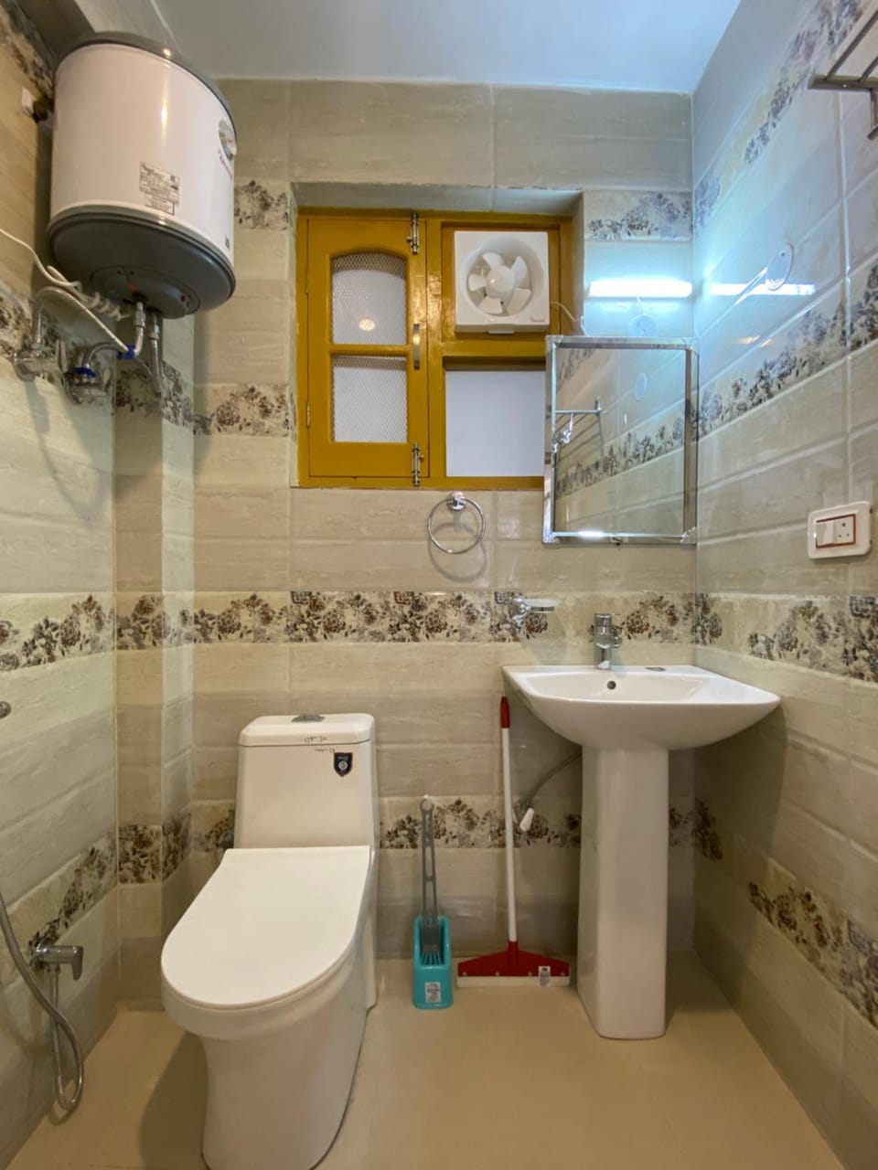 Toilet, Bathroom, towels