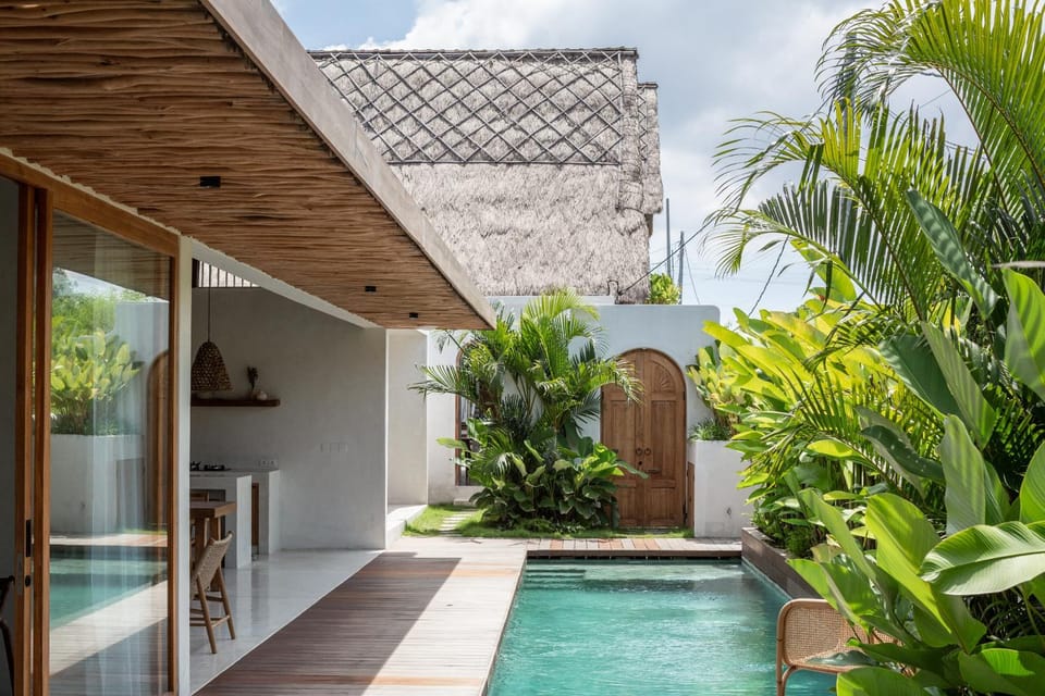 Facade/entrance, Swimming pool