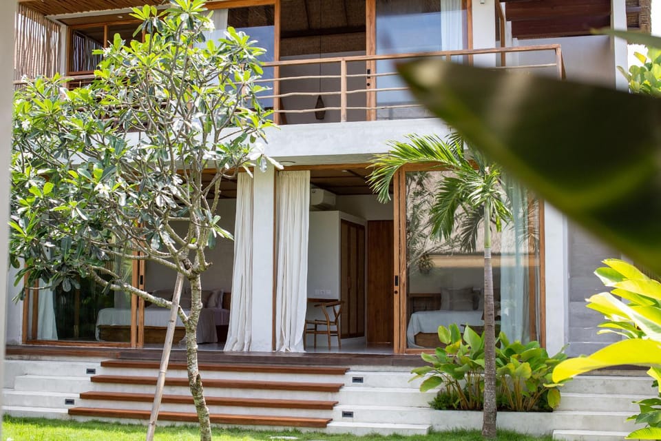 Property building, Facade/entrance, Bed, Bedroom