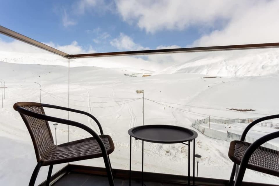 Day, Natural landscape, View (from property/room), Balcony/Terrace, Mountain view