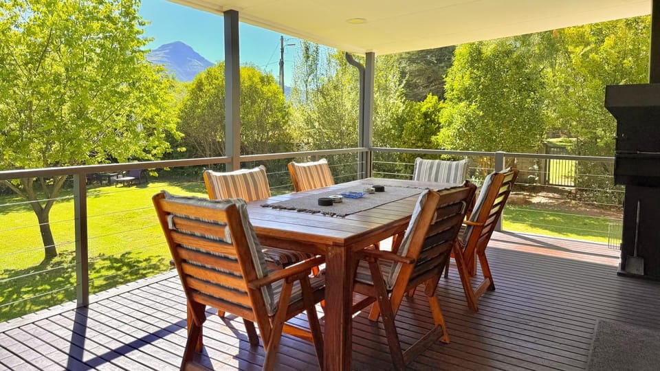 View (from property/room), Balcony/Terrace, Seating area, Dining area