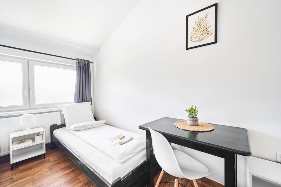 Photo of the whole room, Decorative detail, towels
