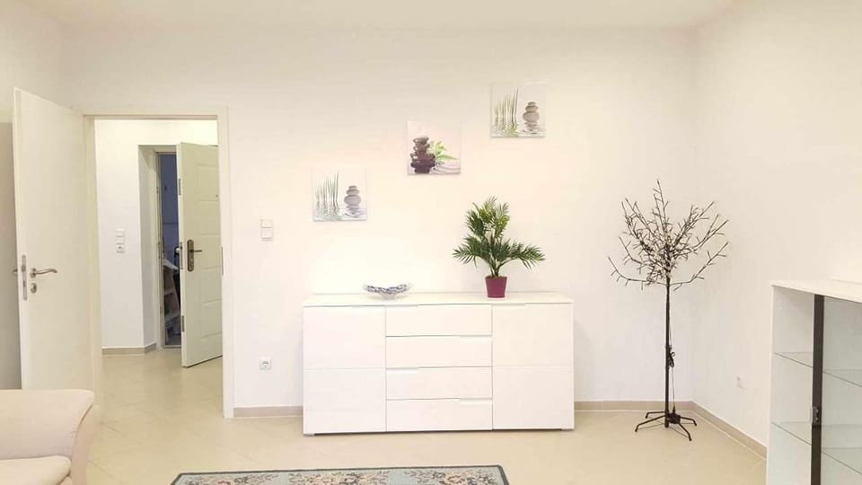 Communal lounge/ TV room, Living room, Seating area