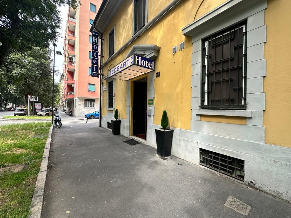 Property building, Neighbourhood