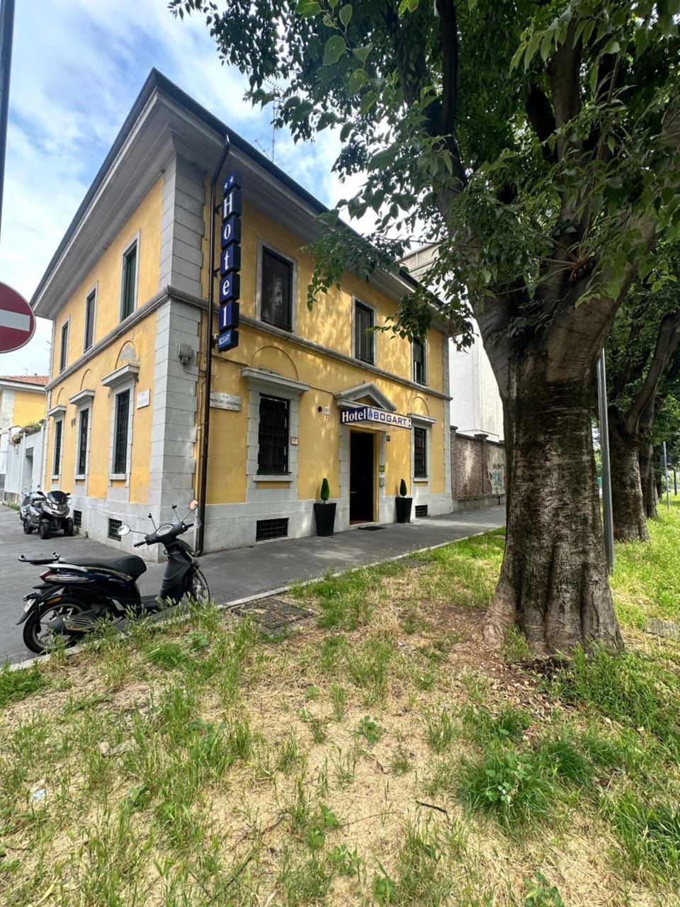 Property building, Neighbourhood, Street view