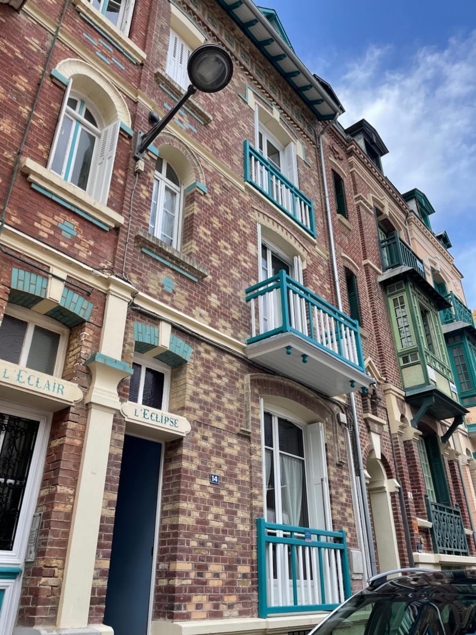 Property building, Neighbourhood