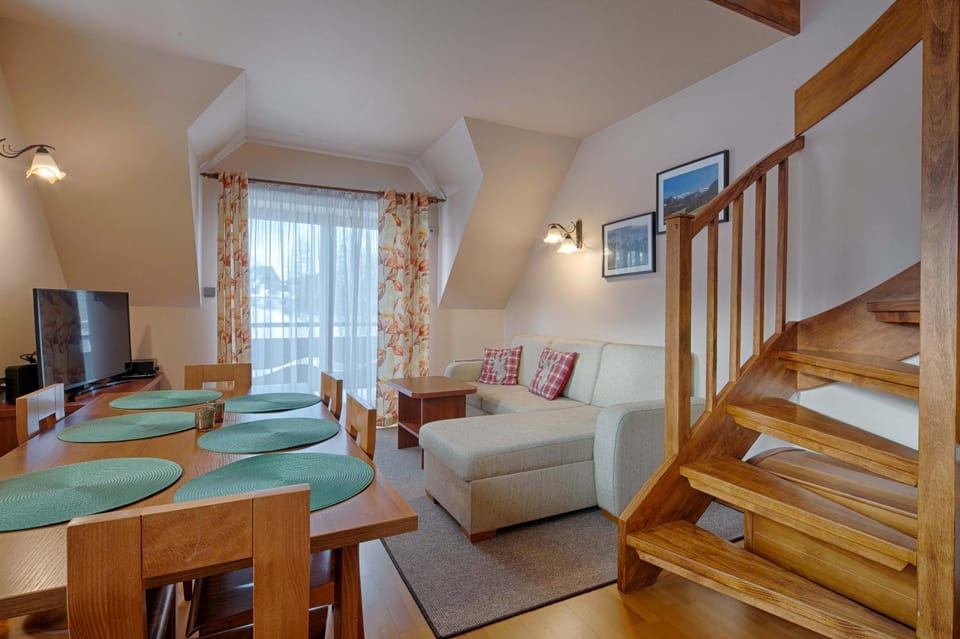 TV and multimedia, Balcony/Terrace, Living room, Seating area