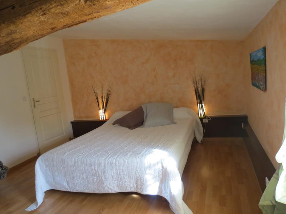 Bed, Photo of the whole room