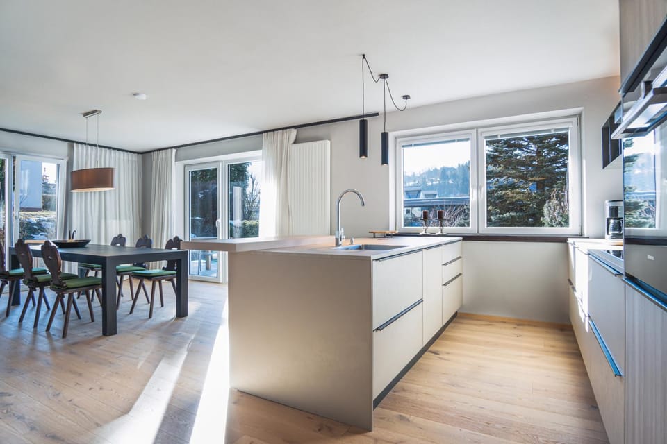 Kitchen or kitchenette, Dining area, Communal kitchen