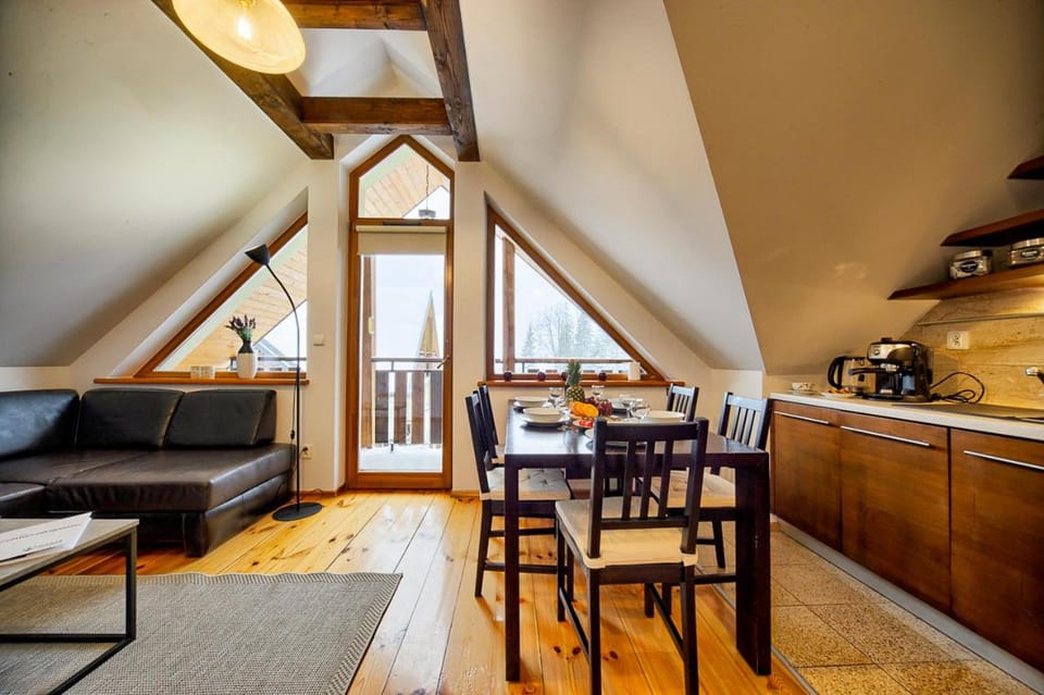 Kitchen or kitchenette, Living room, Seating area, stove