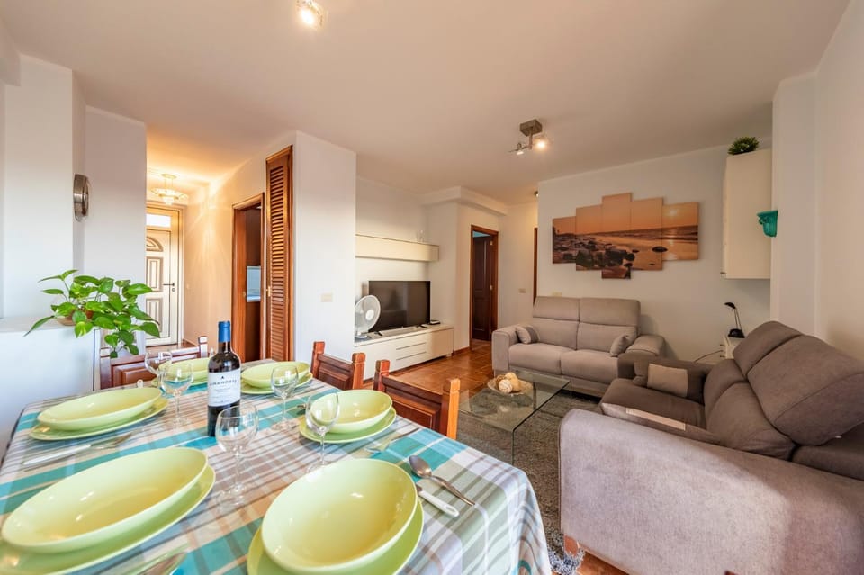 TV and multimedia, Living room, Dining area
