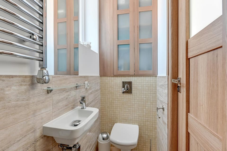 Shower, Toilet, Bathroom, Photo of the whole room, Area and facilities