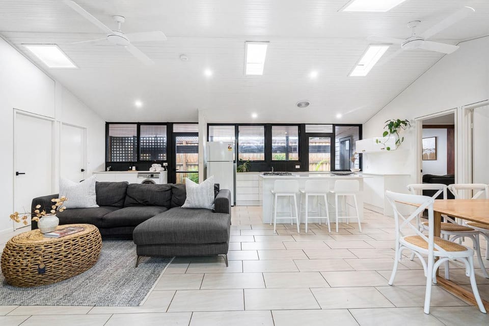 Kitchen or kitchenette, Living room, Dining area, fireplace
