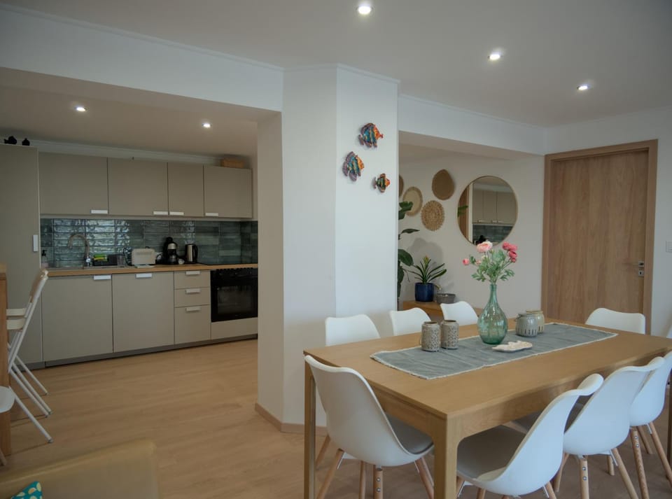 Kitchen or kitchenette, Dining area, oven, stove