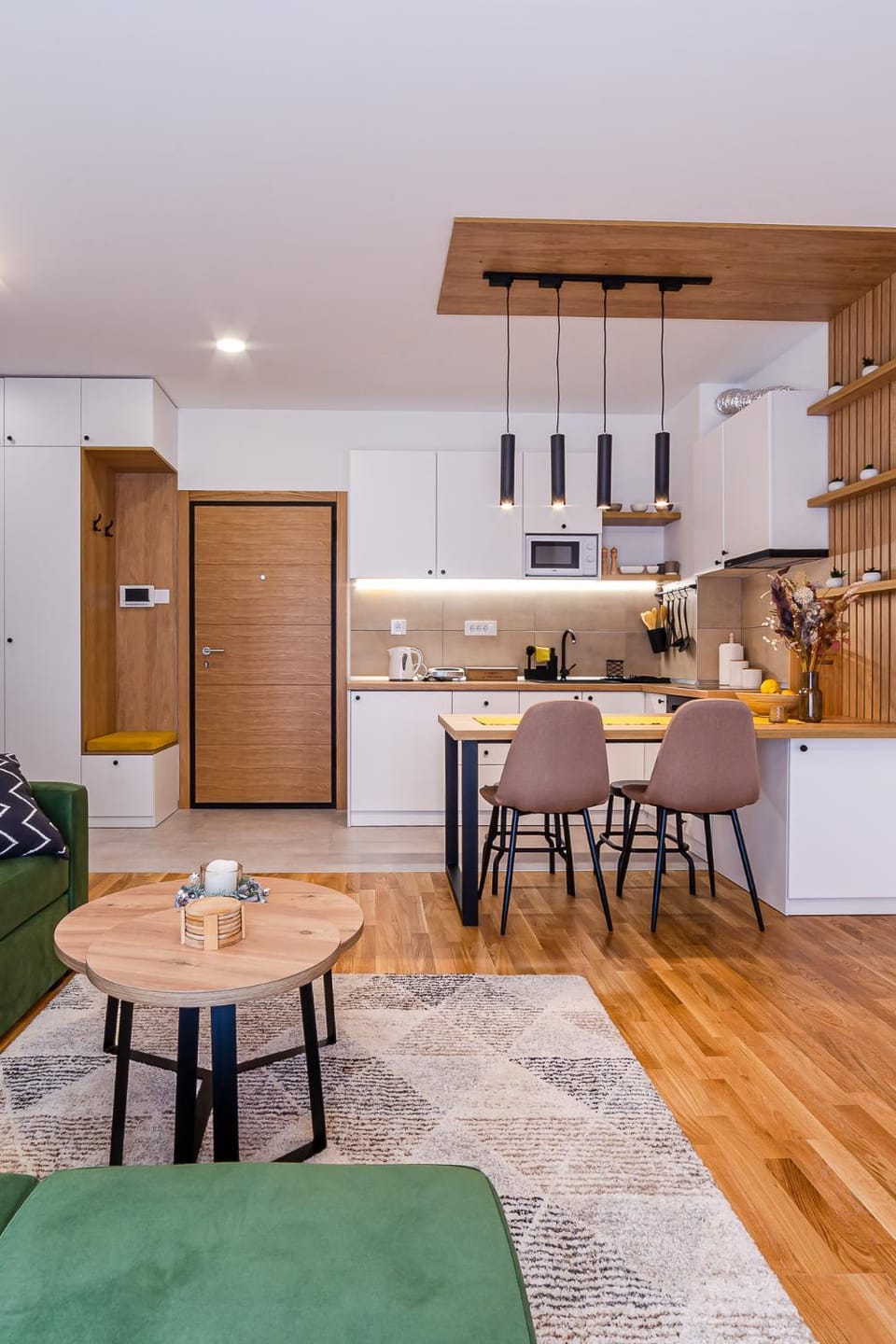 Kitchen or kitchenette, Seating area