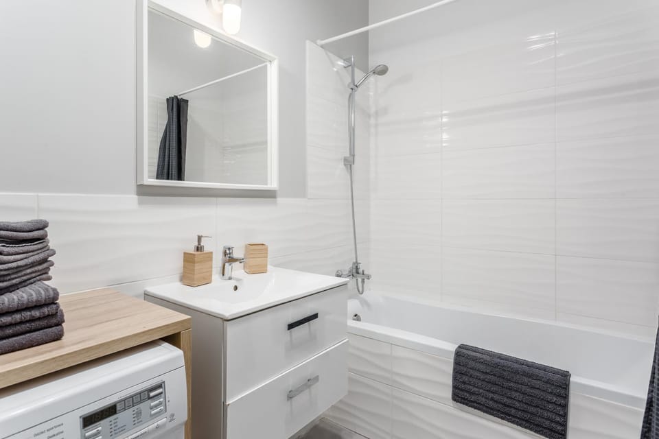 Bathroom, Bath, towels
