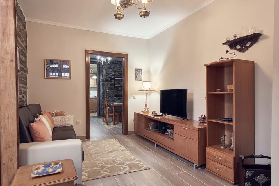 Communal lounge/ TV room, TV and multimedia, Living room, Seating area