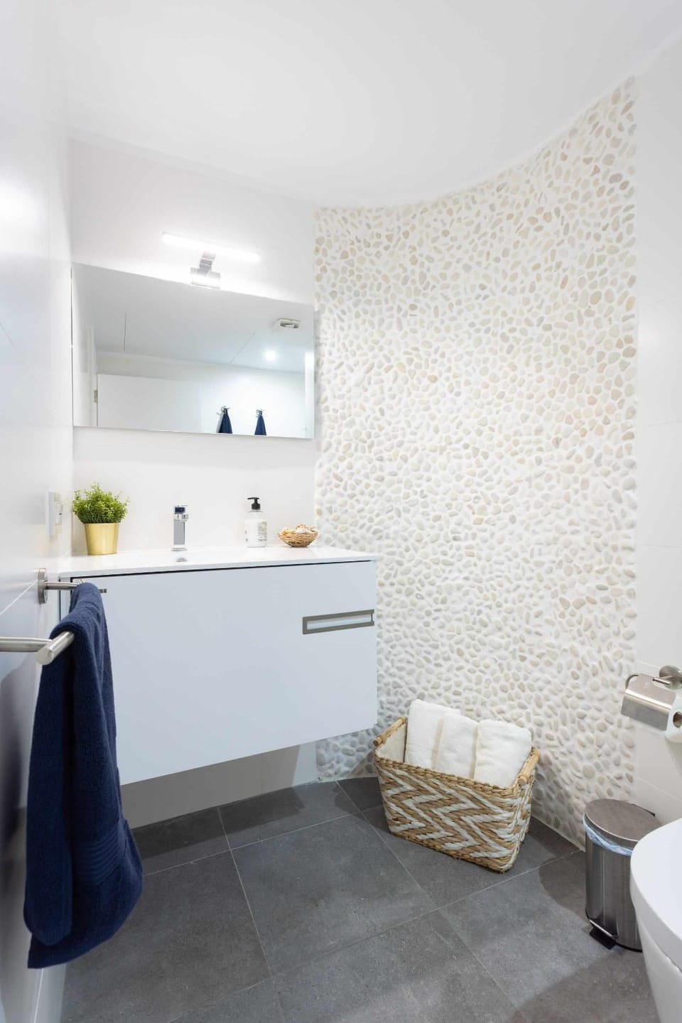 Toilet, Bathroom, towels