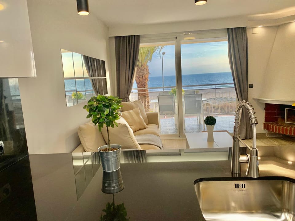 Kitchen or kitchenette, Living room, Dining area