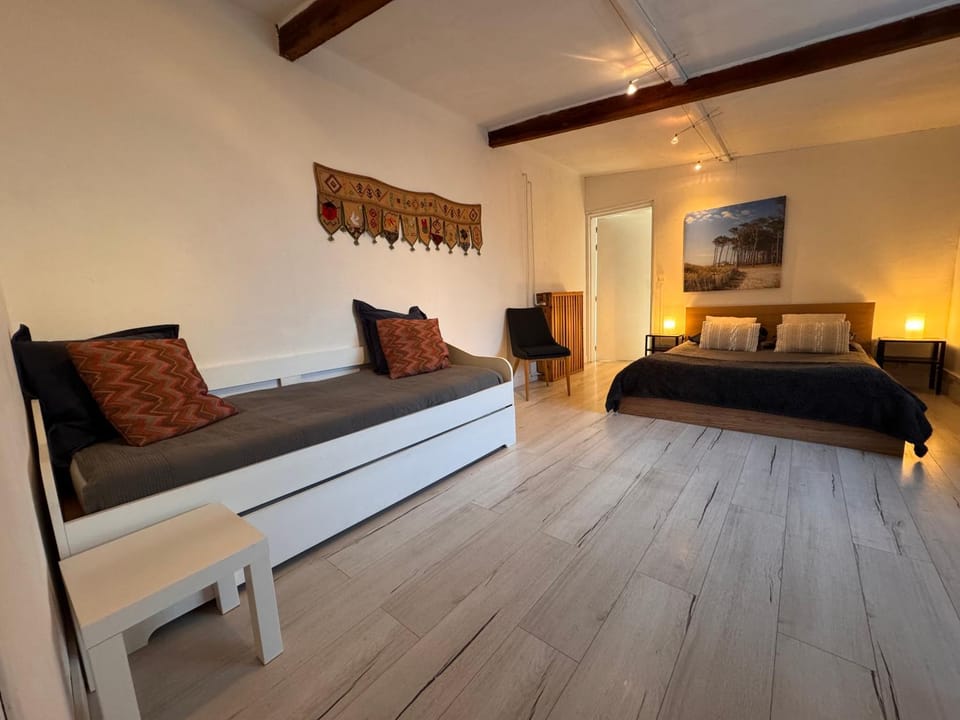 Photo of the whole room, Bedroom