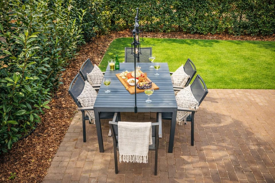 Patio, Garden, Dining area