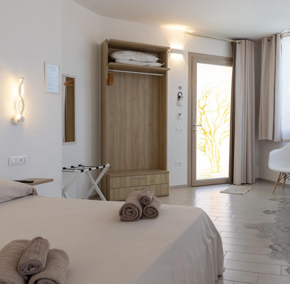 Bed, Photo of the whole room, Bedroom, towels, wardrobe