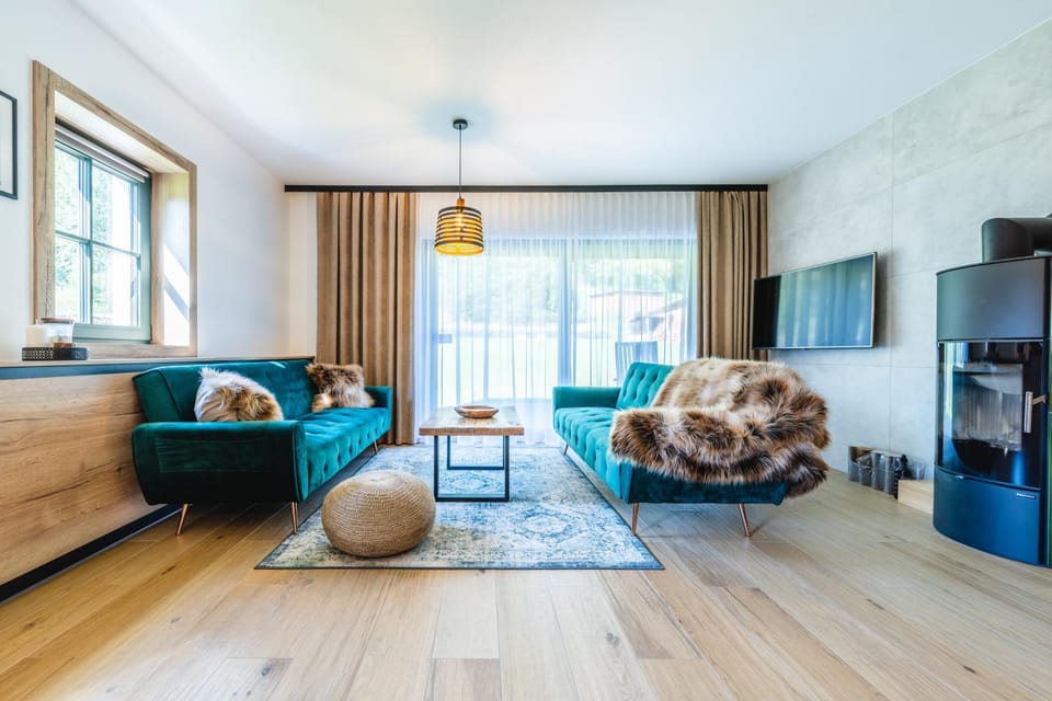 Communal lounge/ TV room, TV and multimedia, Living room, Seating area, fireplace