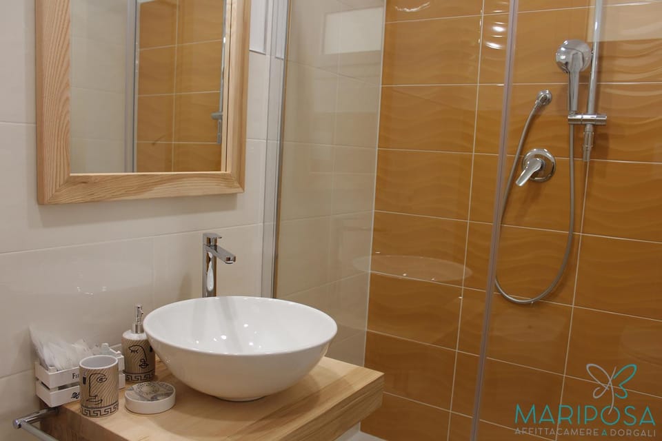 Shower, Bathroom, towels