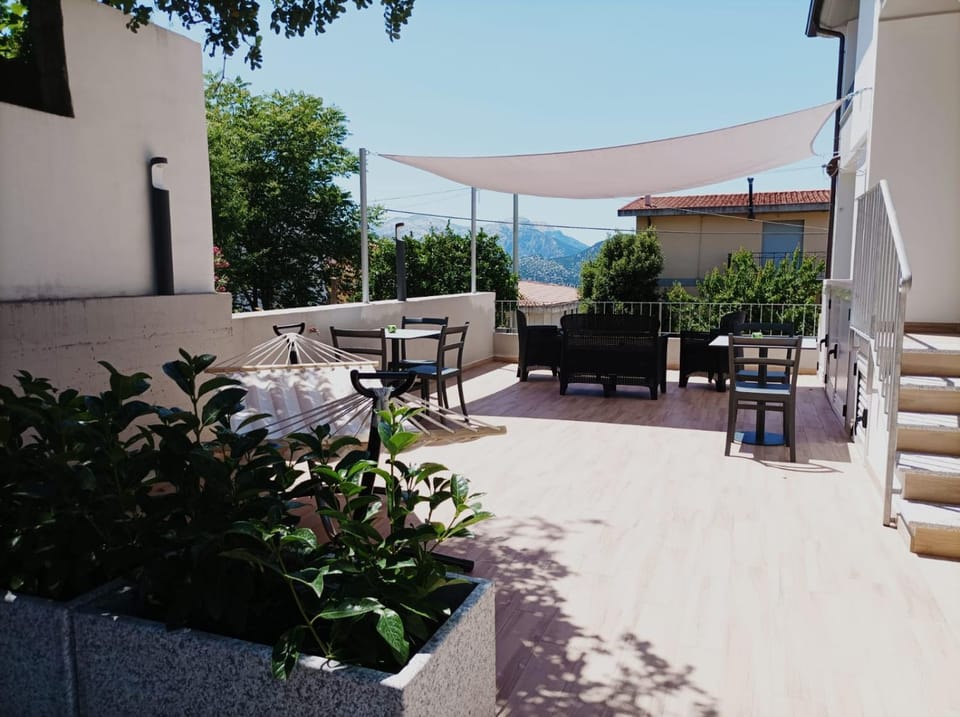 Property building, Garden, Balcony/Terrace