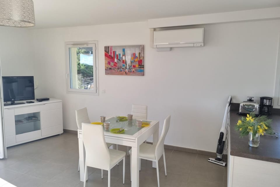 Apt With Pool Magnificent Sea View 80m To Beach Apartment in Sainte-Maxime