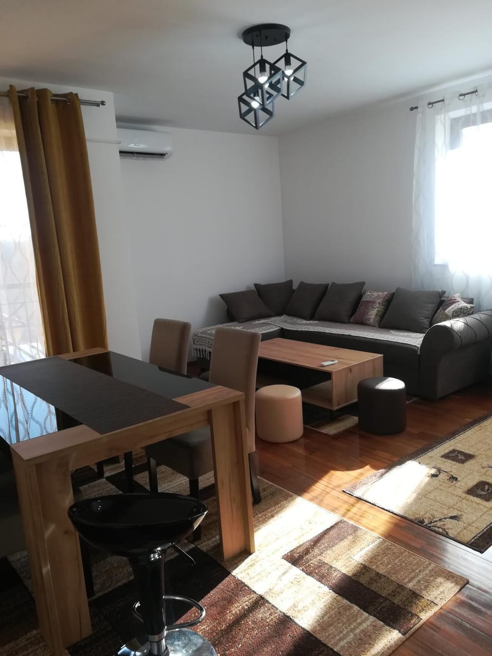 Living room, Lounge or bar, Seating area, Dining area, Meeting/conference room