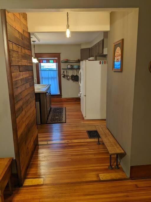 Large Bakery Apartment - Central Downtown Location Apartment in Fredonia