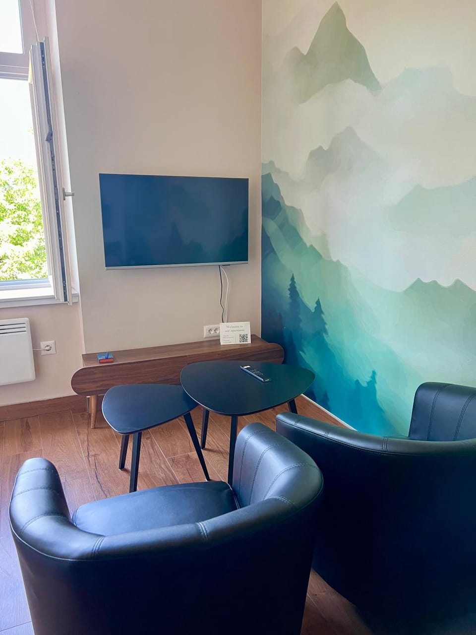 Communal lounge/ TV room, TV and multimedia, Living room, Seating area, Evening entertainment