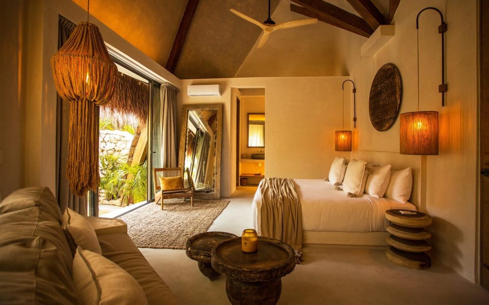Bed, Living room, Photo of the whole room, Decorative detail, Seating area, Bedroom, fireplace