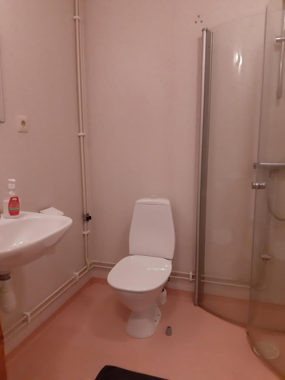 Shower, Toilet