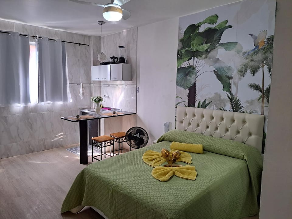 Bed, Kitchen or kitchenette, Photo of the whole room, Seating area, Dining area, Bedroom, fireplace, minibar, towels