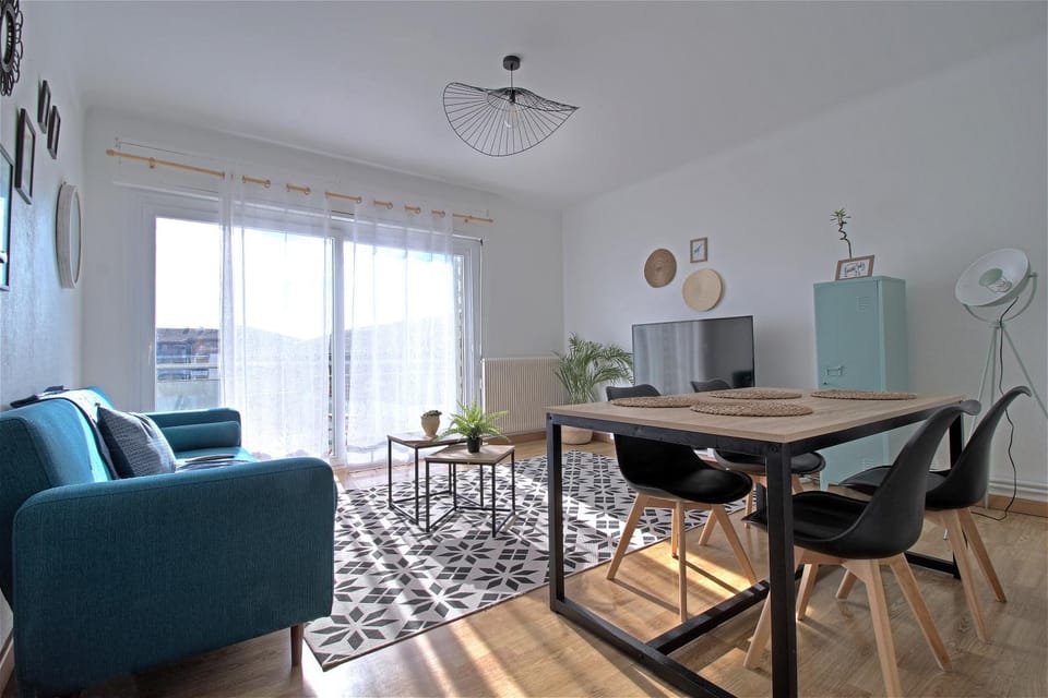 Living room, Dining area