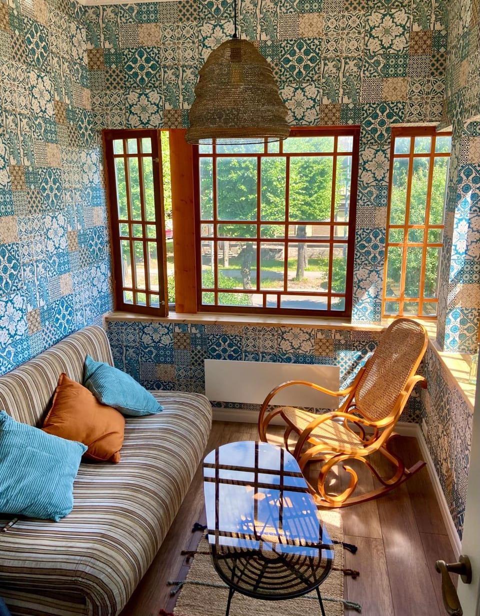 Living room, Seating area