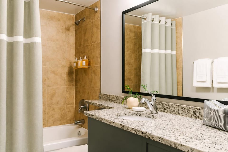 Shower, Bathroom, Bath, towels