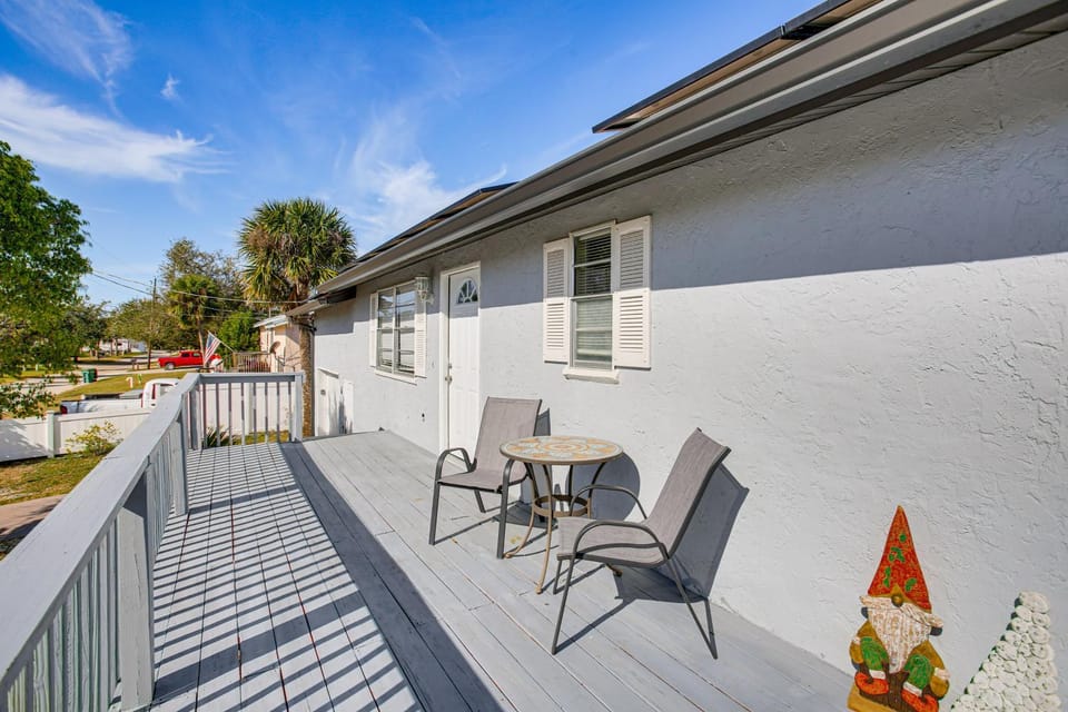 Tropical Bayfront Escape w/ Heated Pool & Dock! House in Englewood