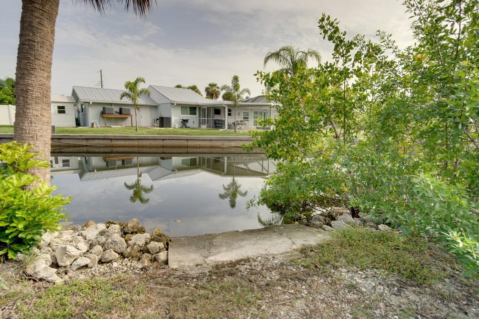Tropical Bayfront Escape w/ Heated Pool & Dock! House in Englewood