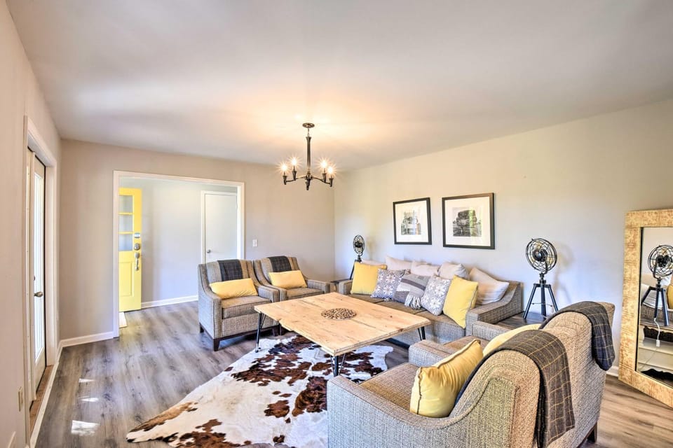 Mod 'Stable House' on 10 Acres, Walk to Lake! House in Lake Lanier