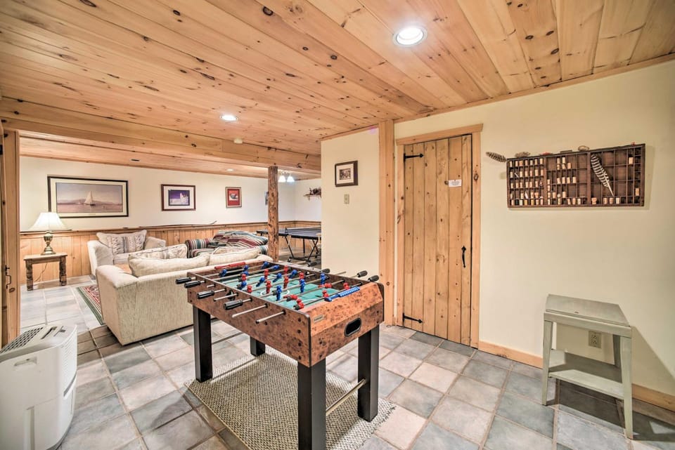 Pet-Friendly New York Cabin w/ Hot Tub & Game Room Cabin in Hudson Valley