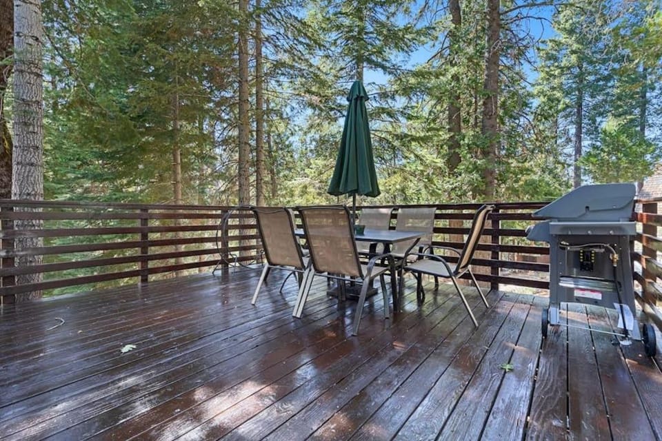 Chief Peak House in Fish Camp