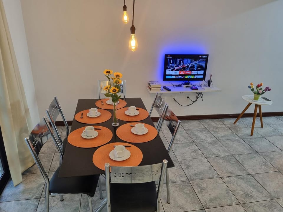 Communal lounge/ TV room, TV and multimedia, Dining area
