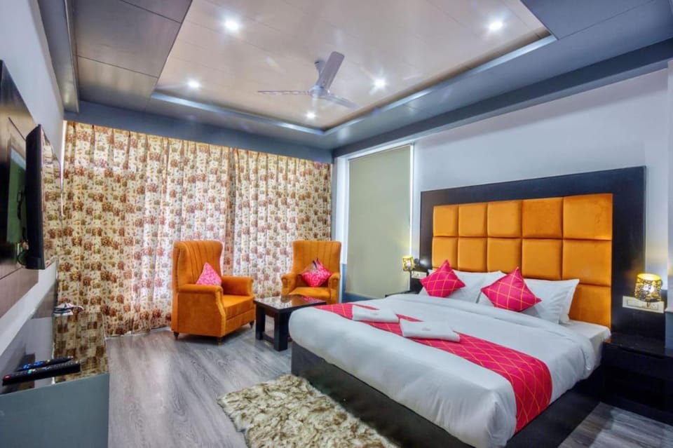 Bed, TV and multimedia, Photo of the whole room
