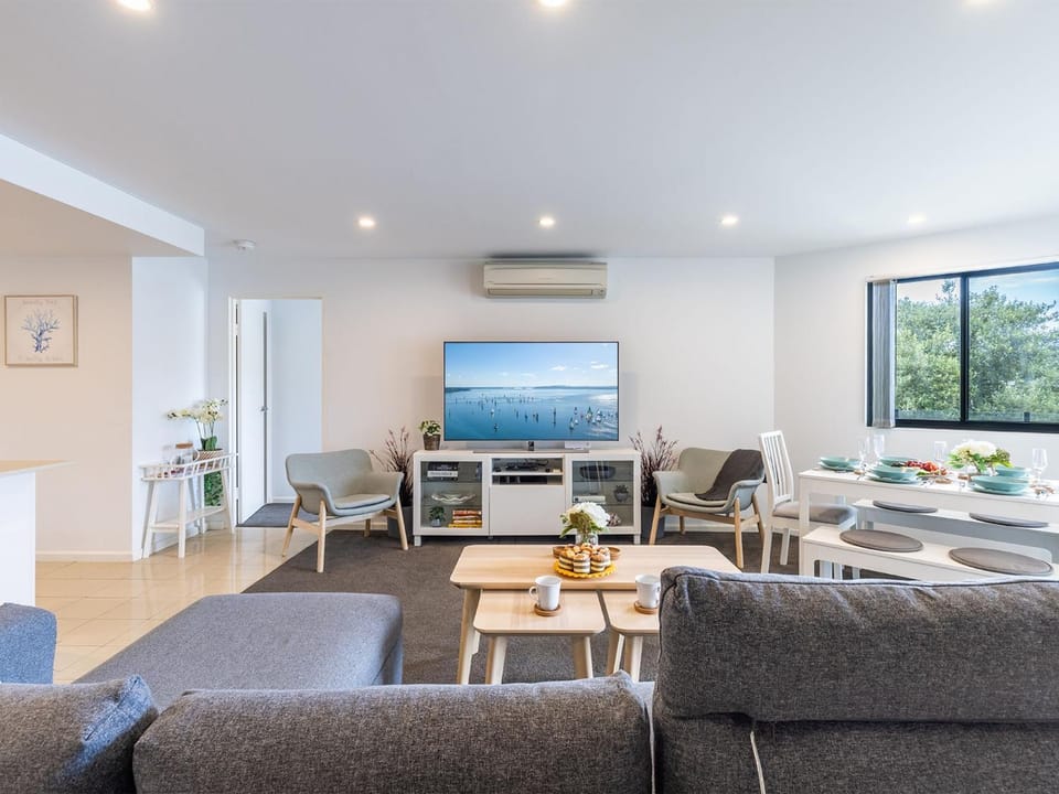 Dolphin Cove 8, 2-6 Government Rd - Air conditioning, Wi-Fi, lift, secure parking and close to town Apartment in Nelson Bay