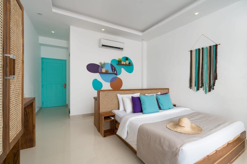 Photo of the whole room, Bedroom
