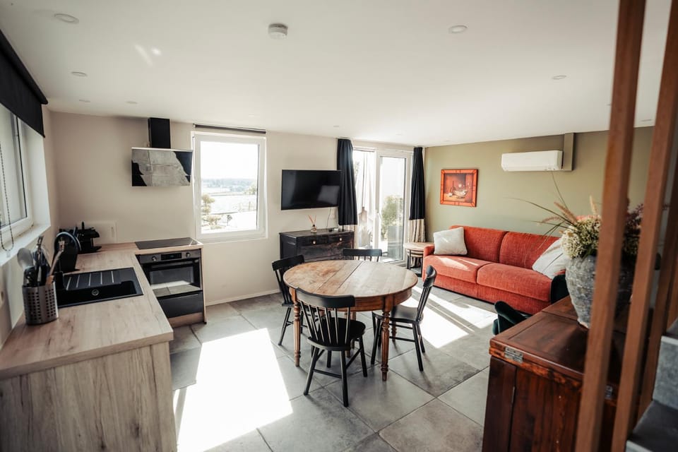 BBQ facilities, Seating area