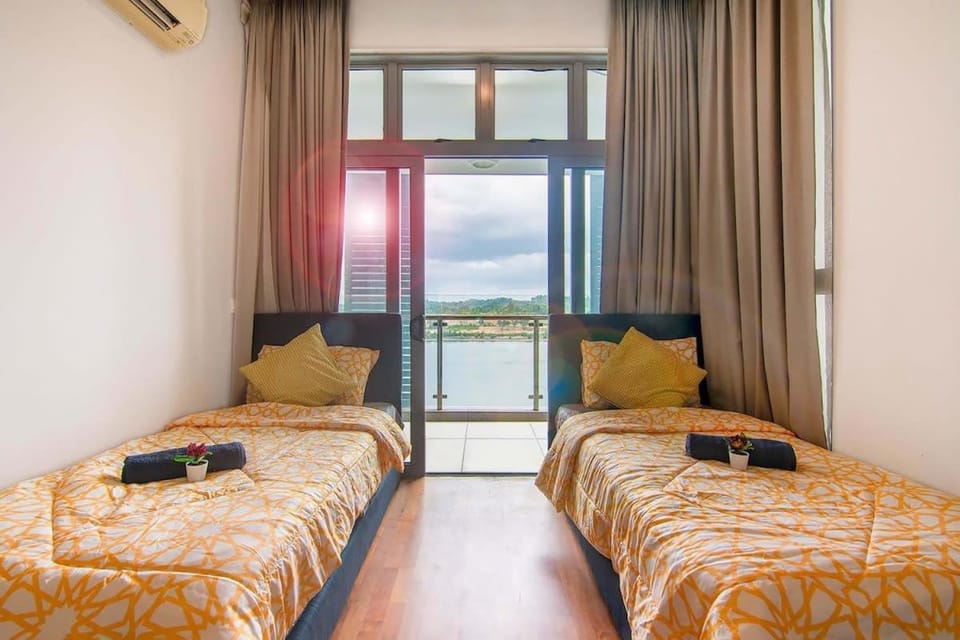 Lux 3BR Suite Puteri Harbour Near Legoland & Hello Kitty with Water Views Apartment in Johor